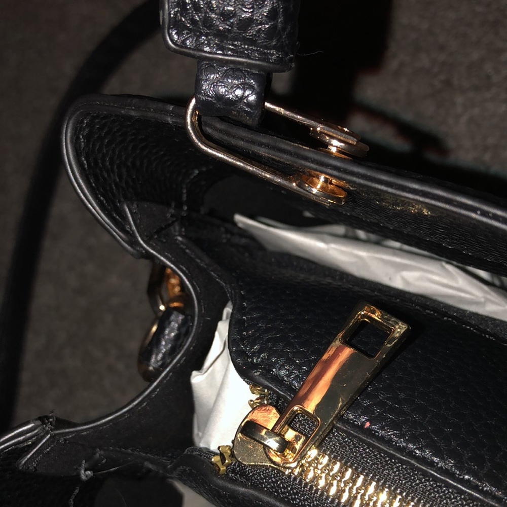 Donated. Crossbody leather purse - Picture 14 of 16